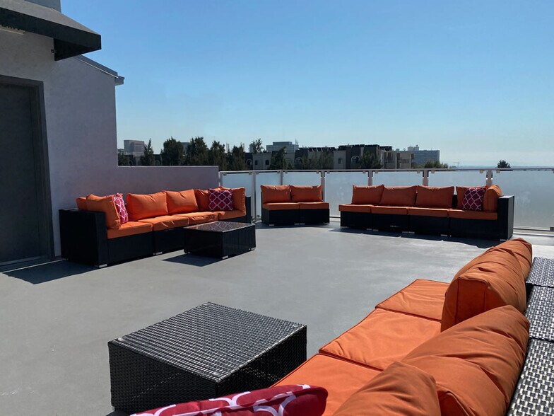 662 Kelton Avenue, Westwood, CA 90024 - Roof Deck - 662 Kelton Ave