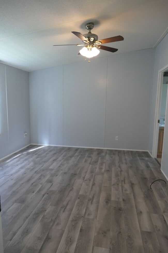 Building Photo - Updated 3/2 Double Mobile Home in Crawford...