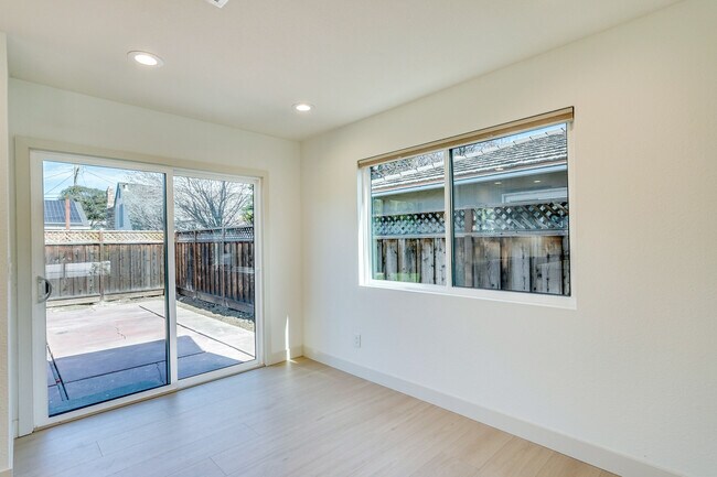 Building Photo - 2051 Randolph Dr