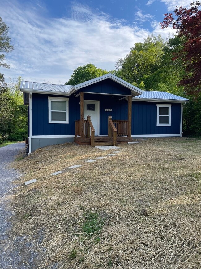 Primary Photo - 607 N Chattanooga St