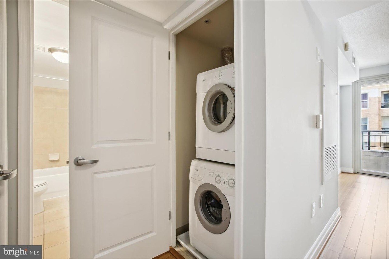 Building Photo - 915 E St NW