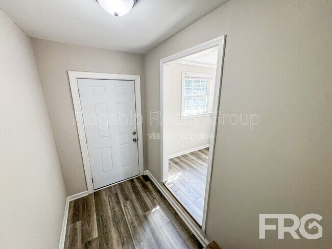 Building Photo - 610 3rd St