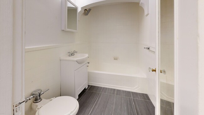 Building Photo - 19 Hermann St