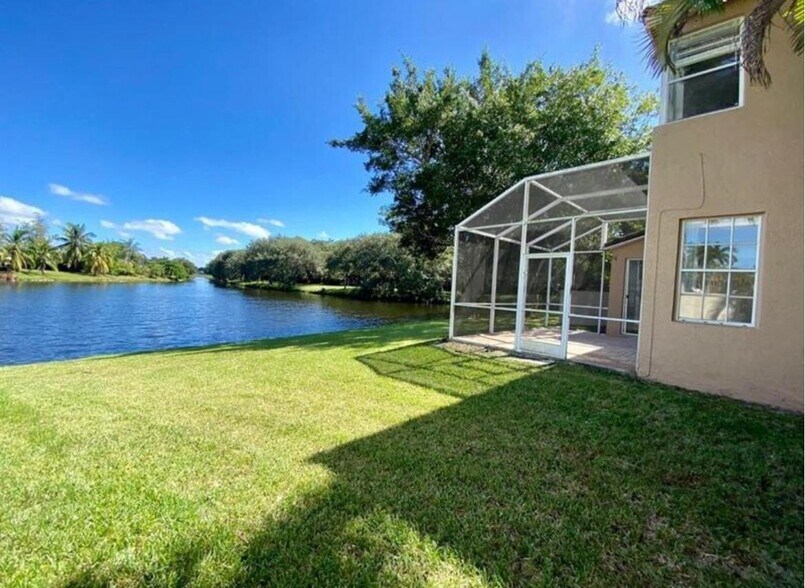 Building Photo - 599 NW 87th Ter