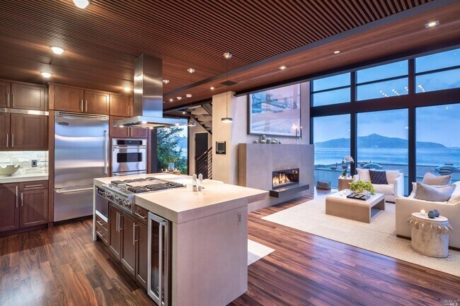 Building Photo - 525 Bridgeway