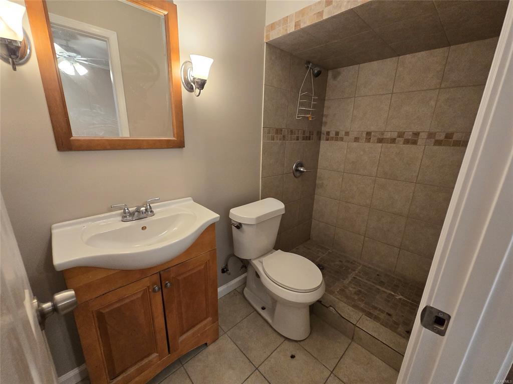 Building Photo - 3540 Farwood Dr