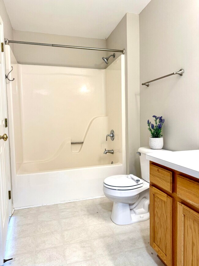 Building Photo - 3083 Promenade Cir