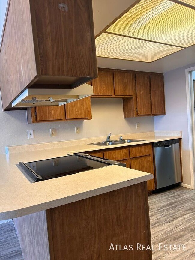 Primary Photo - 3060 E Cicero St