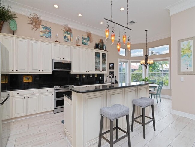 Building Photo - 5011 Sandy Brook Cir