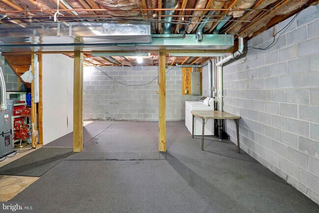 Building Photo - 213 Copperfield Ln
