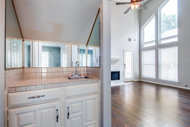 Building Photo - 2036 Country Club Dr