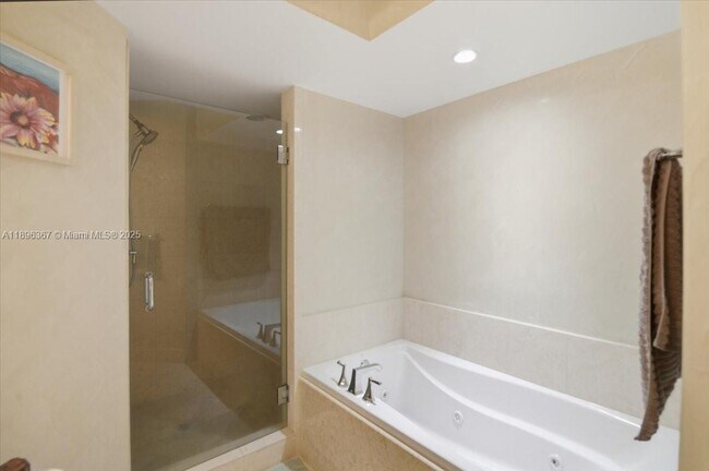 Building Photo - 20000 E Country Club Dr