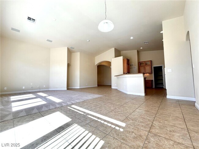 Building Photo - 2115 Zicker Ave