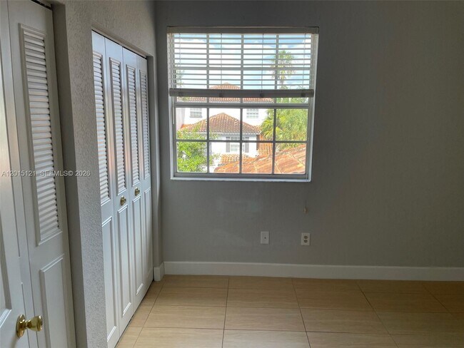Building Photo - 711 SW 148th Ave