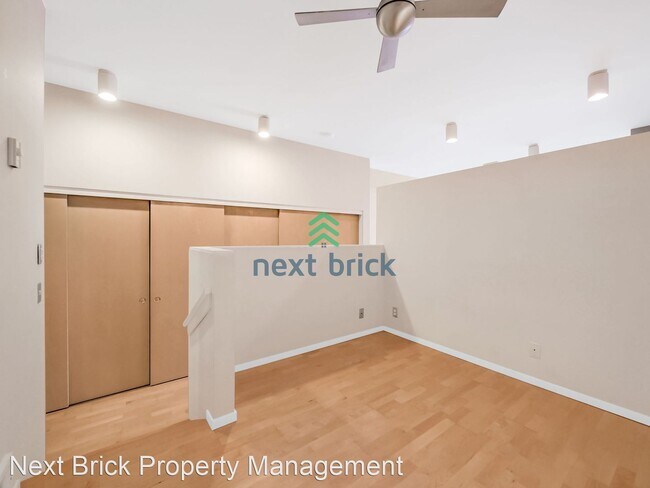 Building Photo - 1 br, 1 bath House - 2030 Western Ave, Uni...