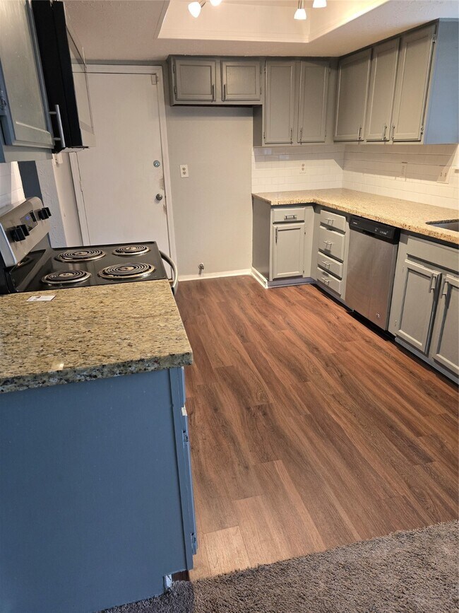 Building Photo - 8406 Daycoach Ln