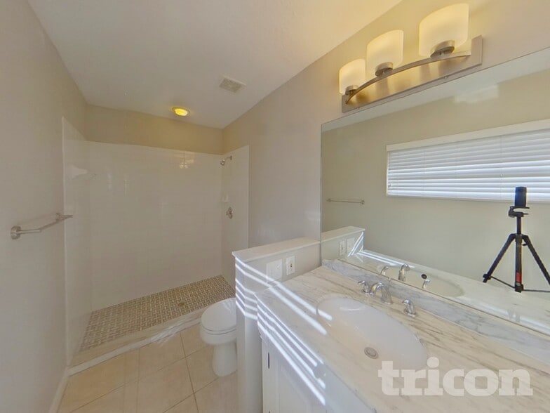 Building Photo - 5811 28th St E