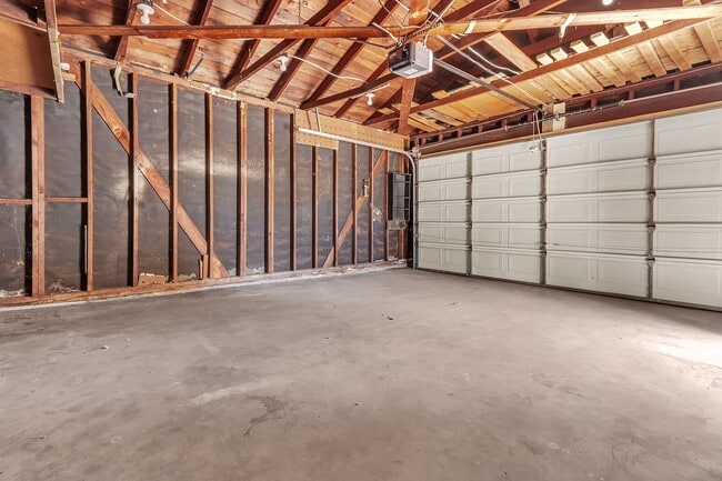 Building Photo - 1833 Lees Ave