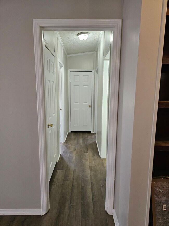 Building Photo - Renovated 3 Bedroom 2 Bath Home- Minutes from Shopping & Restaurants