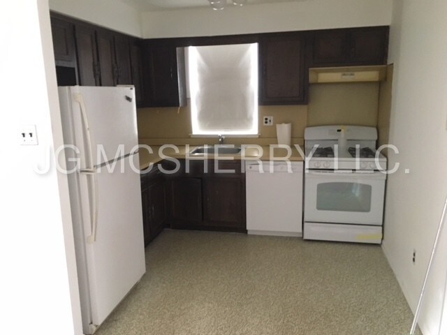 Building Photo - Two Bedroom Duplex in Bustleton