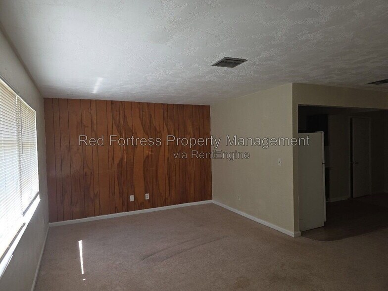 Building Photo - 718 Karlov St