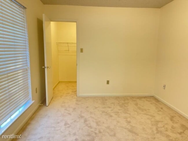 Building Photo - 245 Bracewell Dr