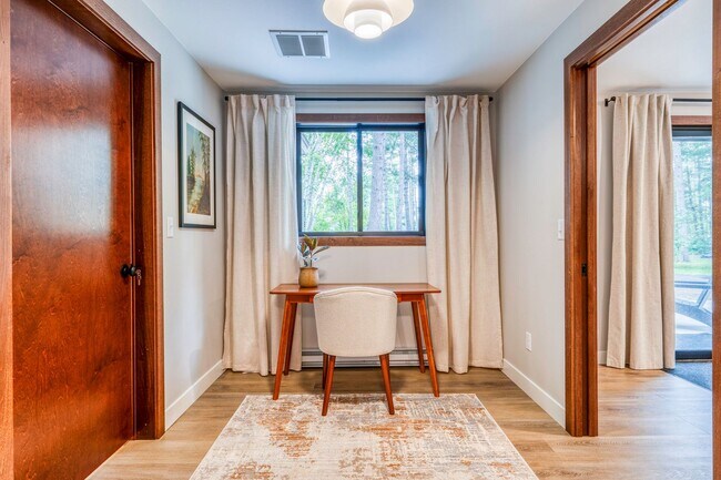 Building Photo - 1241 Birchmont Beach Rd NE