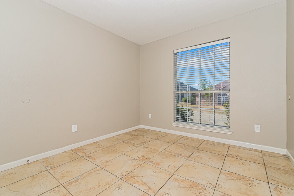 Building Photo - 1000 Chelsea Dr