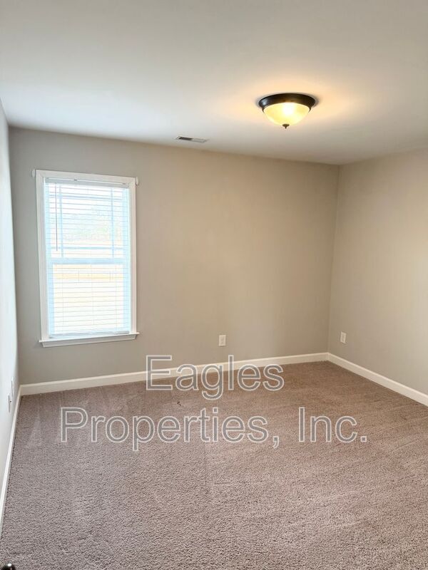 Building Photo - 209 Weeping Willow Dr