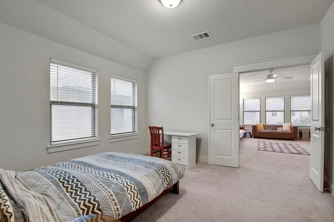 Building Photo - 13001 Hymeadow Dr