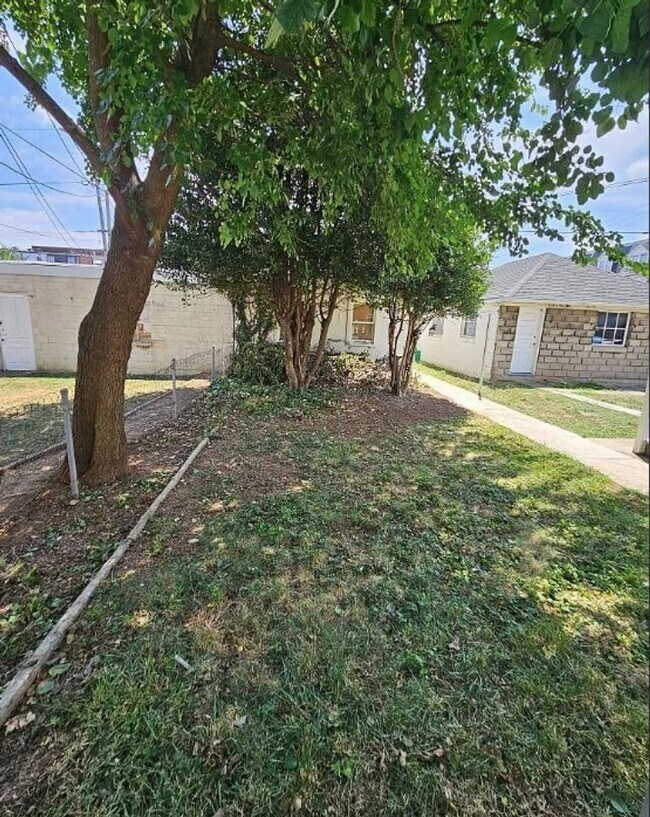 Building Photo - 748 Madison Ave