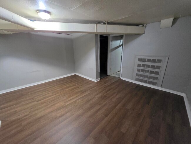 Building Photo - 1685 N Forbes Rd