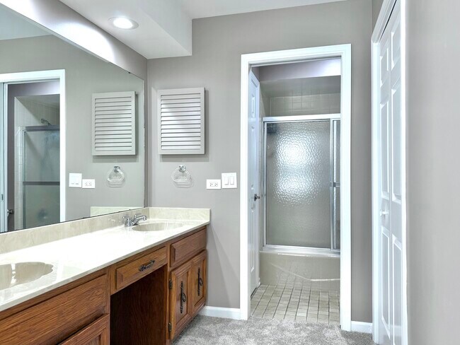 Building Photo - 1209 W Bauer Rd