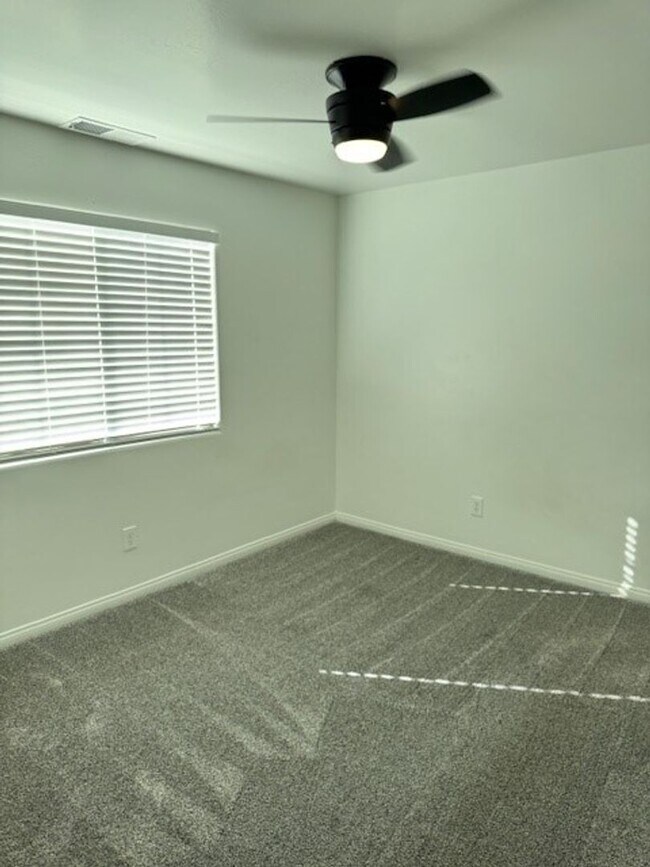 Building Photo - 3126 Silverlake Dr