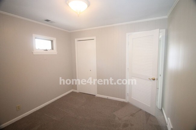 Building Photo - 2224 W 79th St