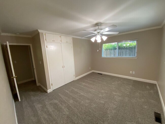 Building Photo - Spacious home in Green Acres coming soon!