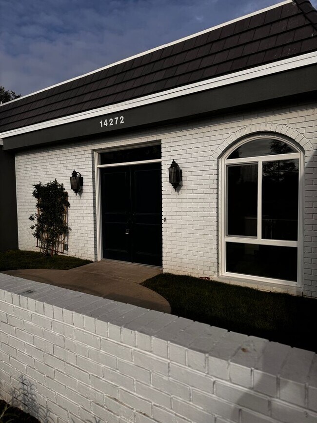 Building Photo - Spacious 3 Bed 2 Bath in 55+ Community, In...