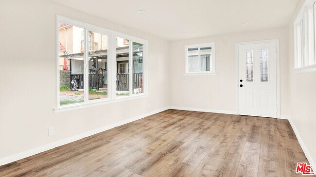 Building Photo - 705 S Adams St