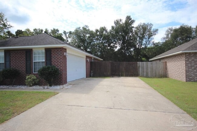 Building Photo - 8454 Ferlon Ave