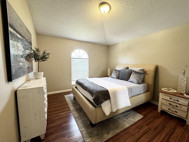 Building Photo - 13297 Emerald View Ct