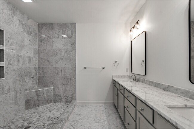 Building Photo - 1260 Lullwater Park Cir