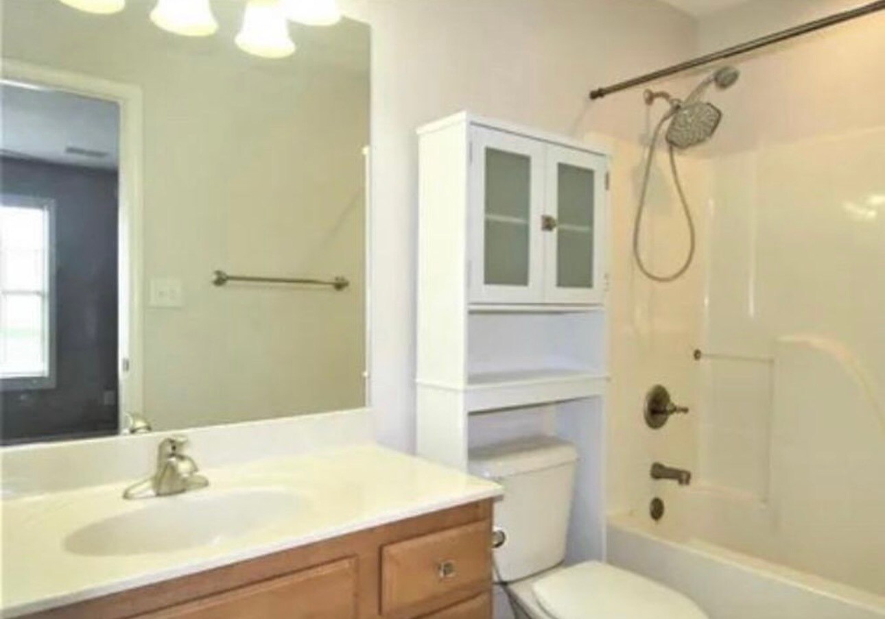 Building Photo - 428 Greathouse Dr