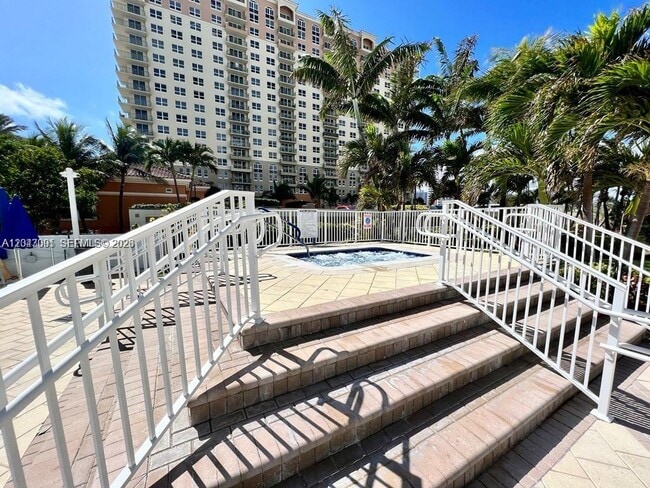 Building Photo - 2030 S Ocean Dr