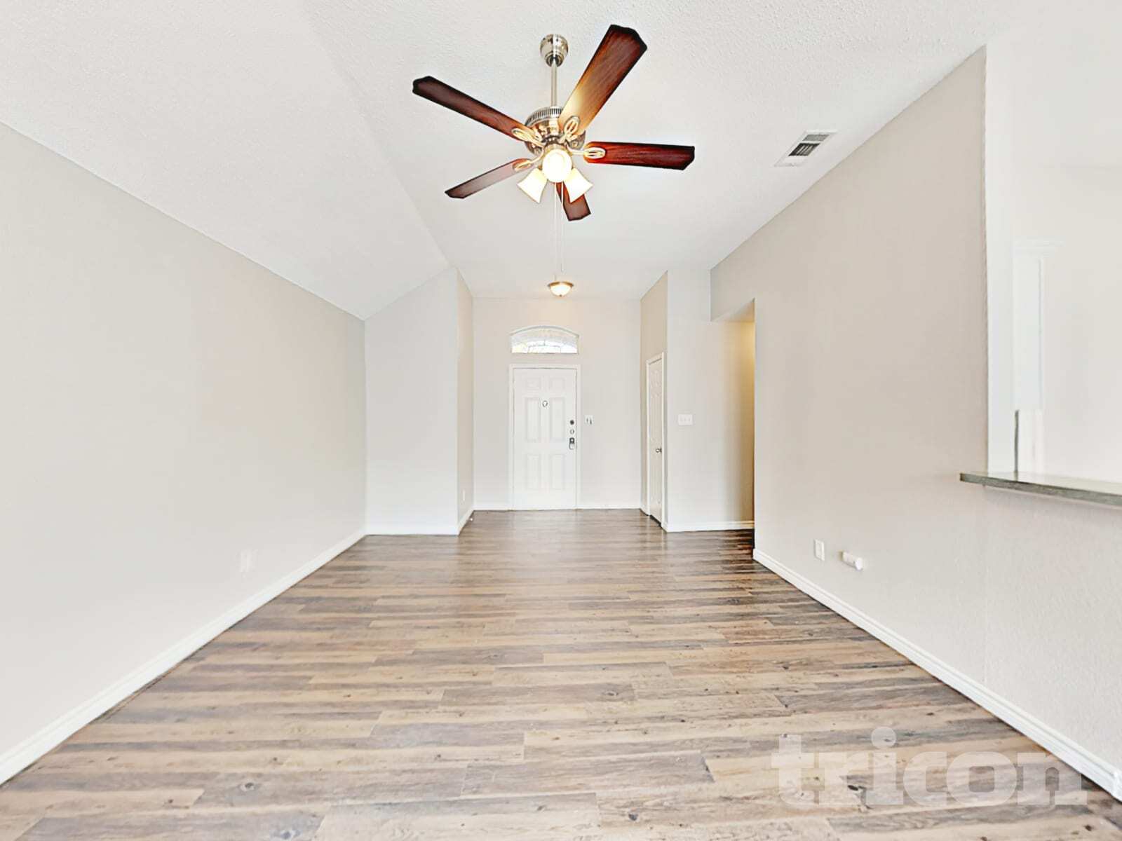 Building Photo - 228 Willow Creek Dr