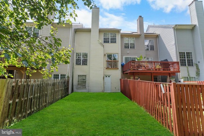 Building Photo - 2204 Commissary Cir
