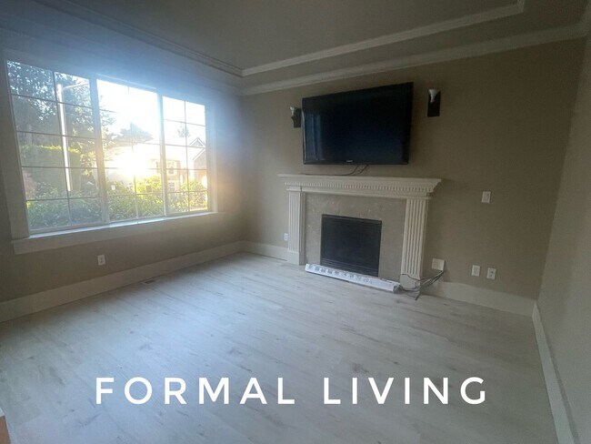 Building Photo - Tech Commuter's Dream Home - Walk to Micro...
