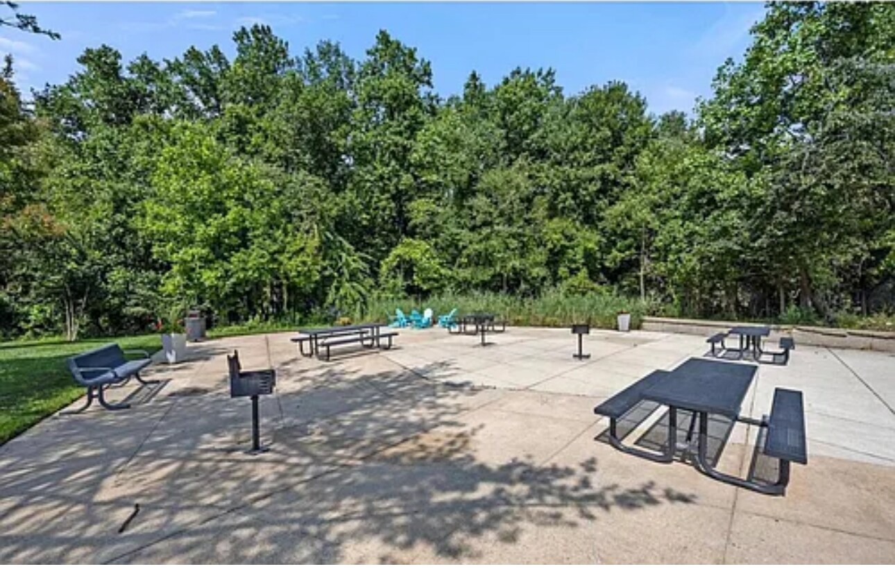 Building Photo - 6998 Hanover Pky