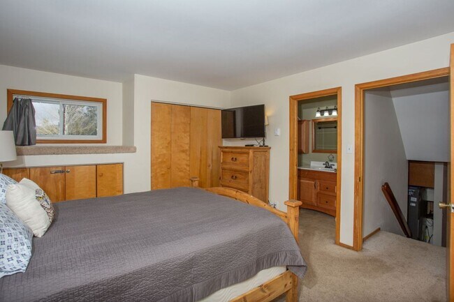 Building Photo - 2 bedroom in Frisco. Walk to Main Street! Garage and Yard! Hot tub!