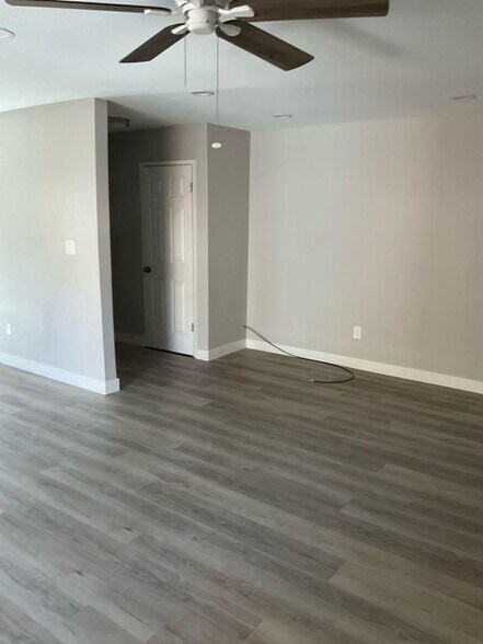 Building Photo - 6103 Templeton Dr