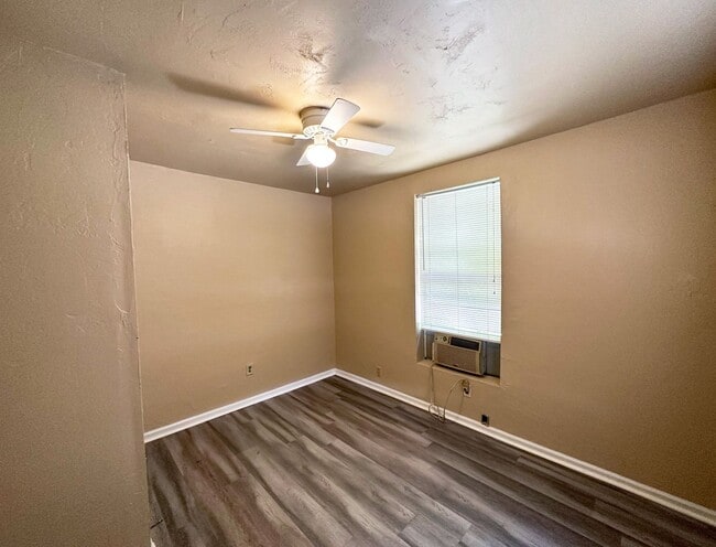 Building Photo - Beautiful 2 Bedroom, 1 Bathroom House in Fifth Avenue Available Now